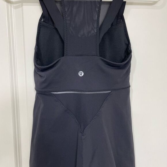 Lululemon black mesh tank with built in sports bra size 2 - Picture 3 of 7